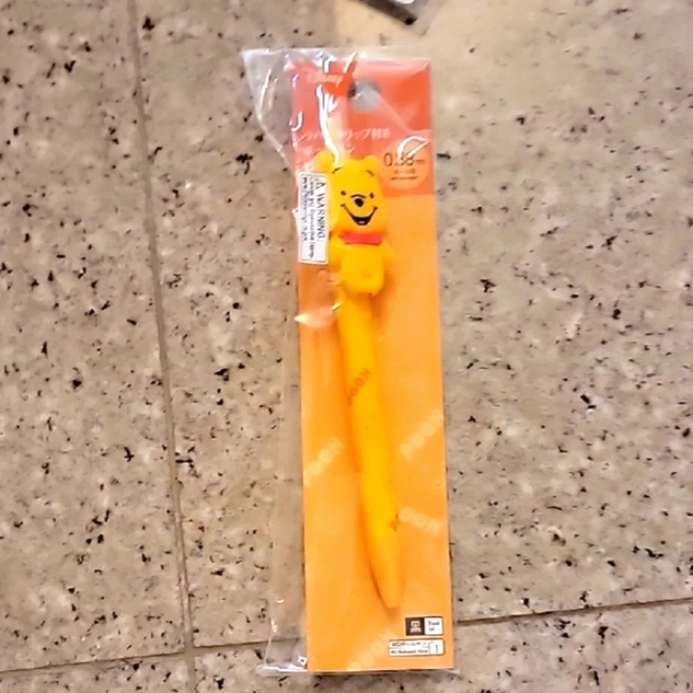 💕FREE WITH BUNDLE* DISNEY Winnie the Pooh Yellow Pen and Sticky Notes Set